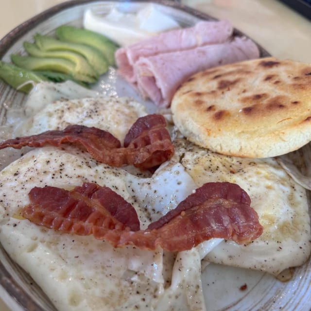 Venezuelan Plate (Breakfast Until 1PM).