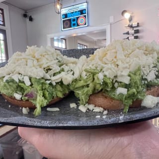 La Reina (Breakfast Until 1PM)